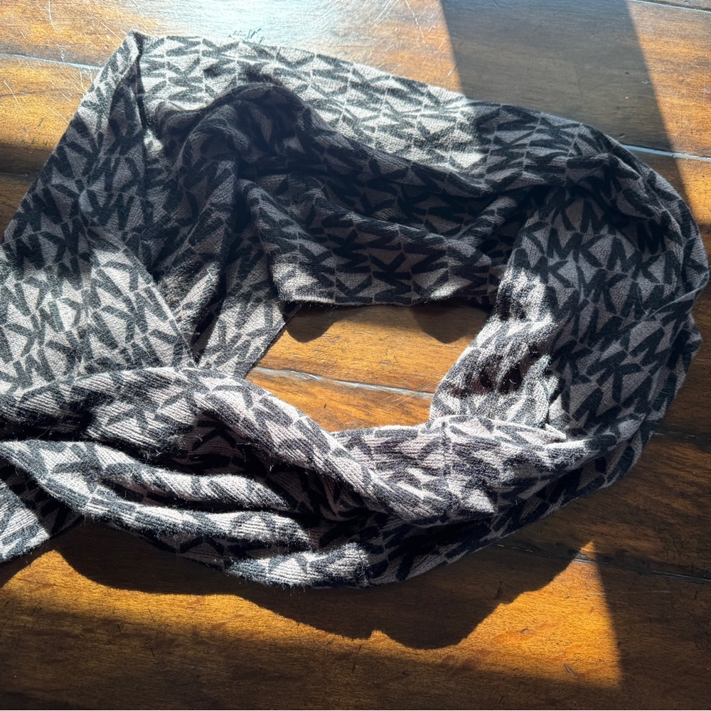 Michael Kors Black & Grey Infinity Scarf